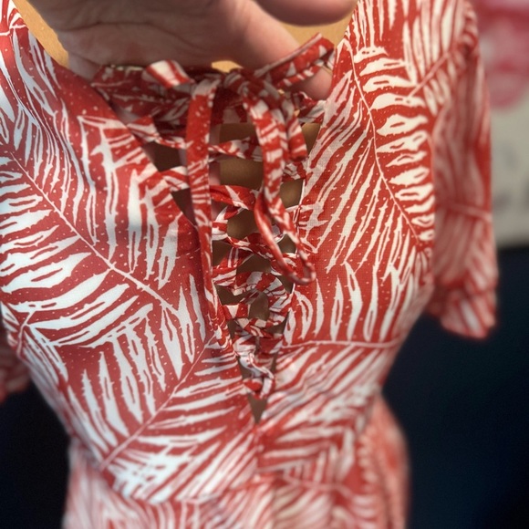 Hayden LA Orange and White Flutter Sleeve Dress S NWT - Picture 4 of 7